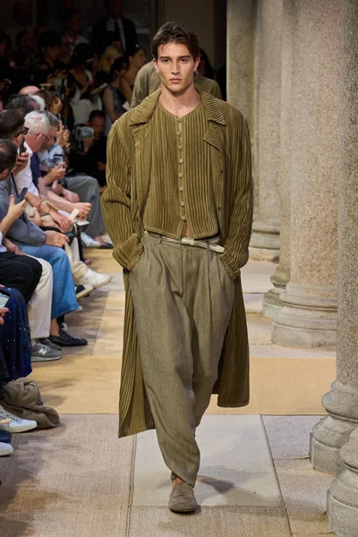 Look 50